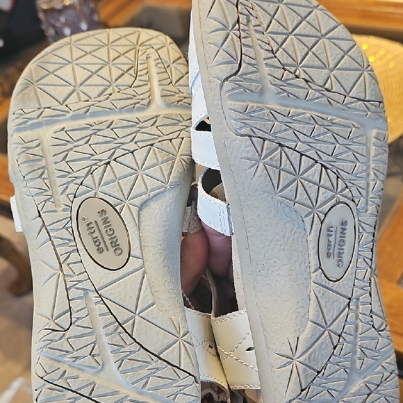Earth Origins Women's Cream Sandals - Picture 7 of 7